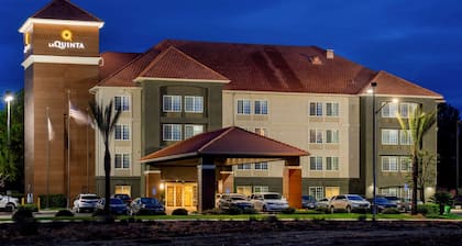 La Quinta Inn & Suites by Wyndham Fresno Riverpark