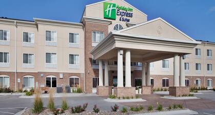Holiday Inn Express & Suites Cherry, an IHG Hotel