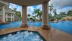 Outdoor spa bath