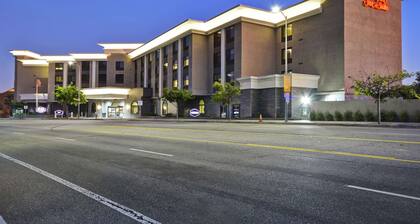 Hampton Inn & Suites Los Angeles Burbank Airport