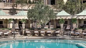 7 outdoor pools, open 8 AM to 6:00 PM, cabanas (surcharge), sun loungers