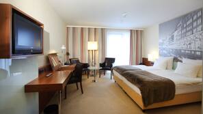 Hypo-allergenic bedding, minibar, in-room safe, desk