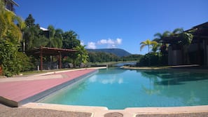 2 outdoor pools, pool loungers