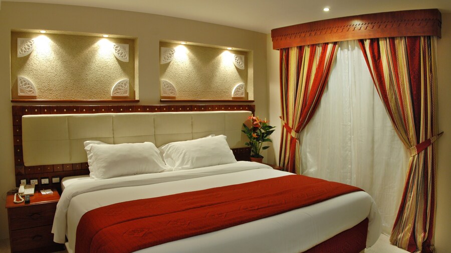 Al Liwan Suites