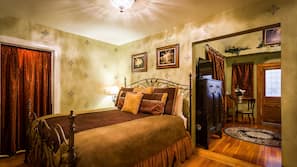 Premium bedding, desk, iron/ironing board, free WiFi