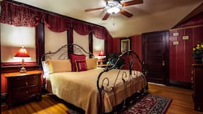 Premium bedding, desk, iron/ironing board, free WiFi