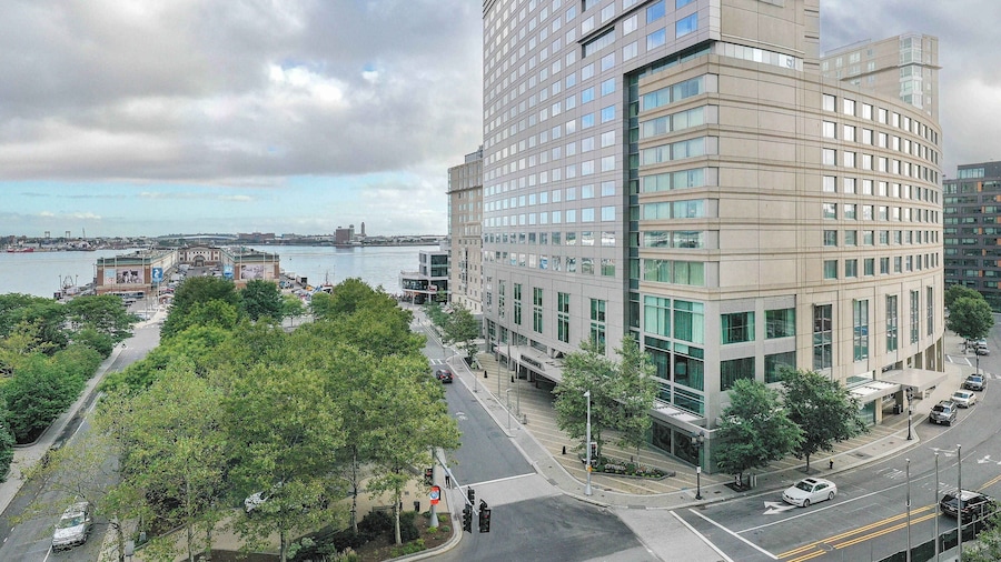 Renaissance Boston Waterfront Hotel