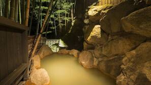 Outdoor spa bath