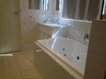 Comfort Inn Clare Central Deals Reviews Clare Aus Wotif