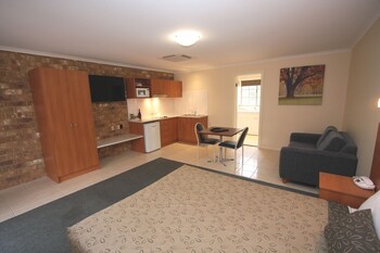 Comfort Inn Clare Central Deals Reviews Clare Aus Wotif