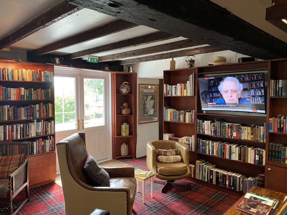 Library, Torrs Warren Country House Bed & Breakfast