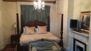 Premium bedding, iron/ironing board, free WiFi