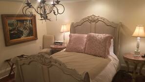 Premium bedding, iron/ironing board, free WiFi