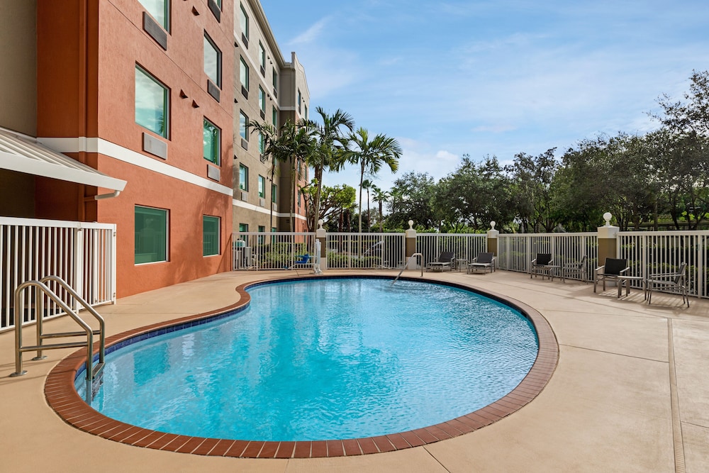 Holiday Inn Express Pembroke Pines-Sheridan Street, an IHG Hotel