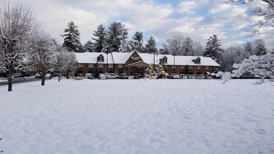 Mountain Inn & Suites