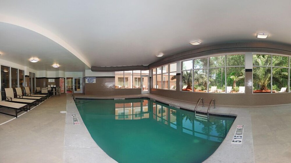 DoubleTree by Hilton Hotel Savannah Airport in Savannah Best Rates