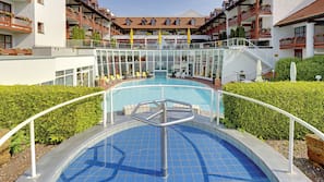 Piscina coperta, piscina all'aperto