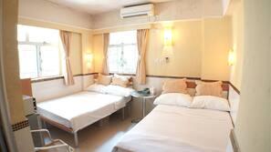 In-room safe, desk, free WiFi