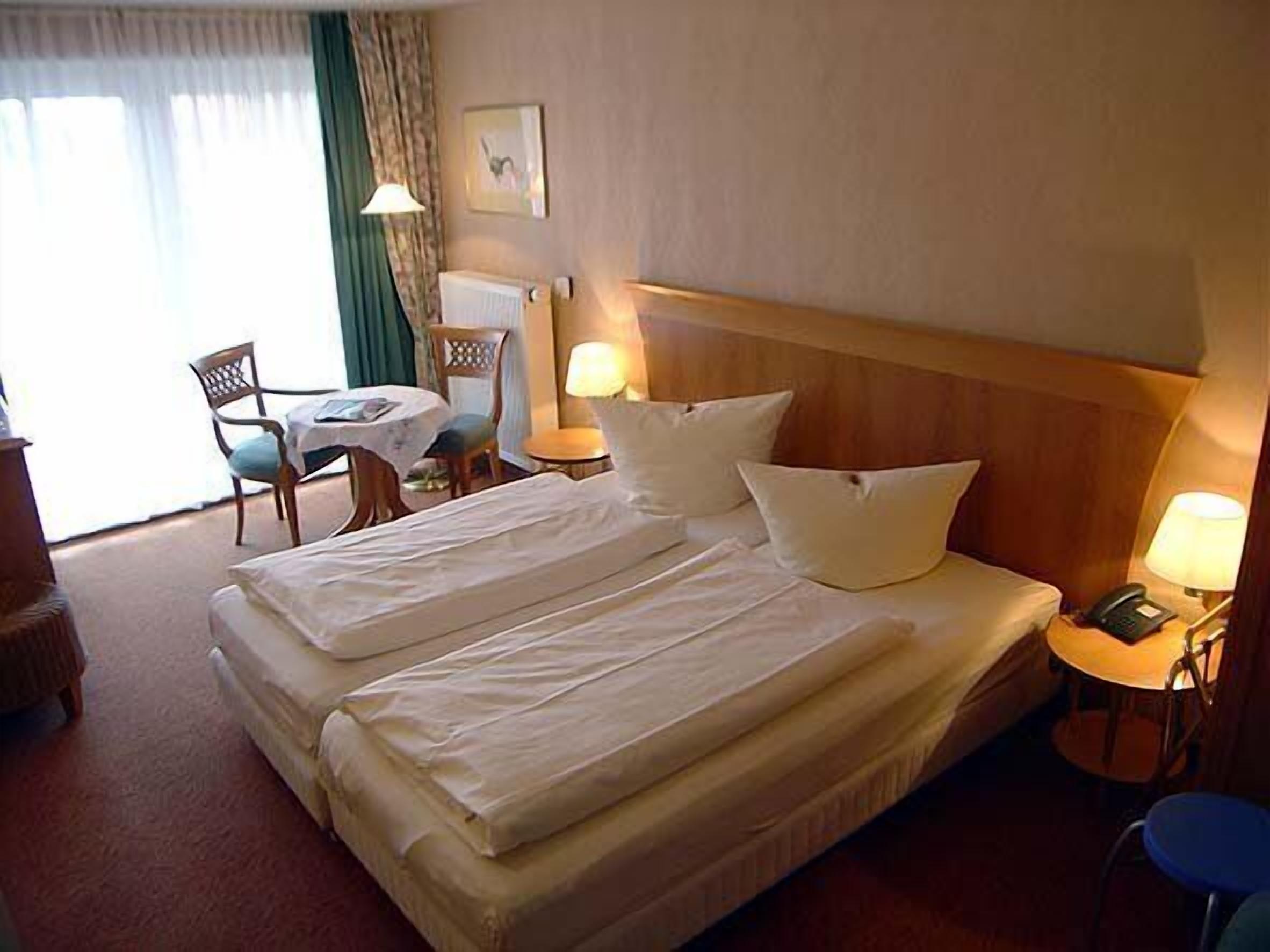 ホテル ロイフトフォイヤー 口コミ 部屋写真 料金 お得情報 エクスペディア