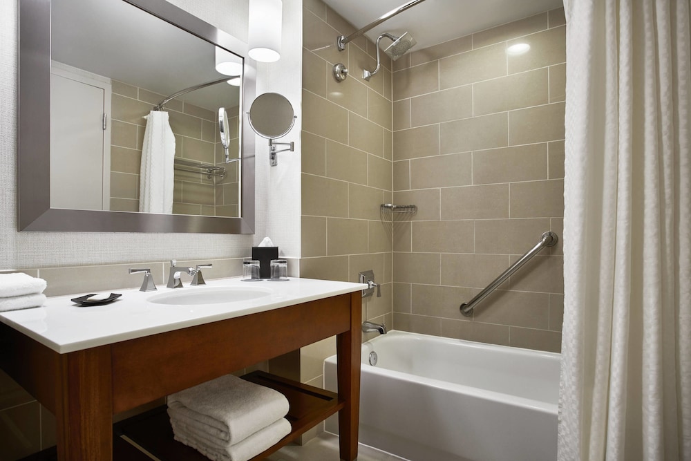 The Westin Virginia Beach Town Center, Virginia Beach 135 Room Prices