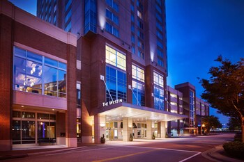 Holiday Inn Virginia Beach Norfolk Hotel Conference Center An Ihg Hotel In Virginia Beach Va Expedia