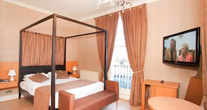 Grand St Leger Hotel