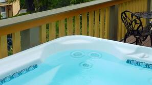 Outdoor spa bath