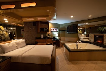 The Champagne Lodge & Luxury Suites in Chicago, IL | Expedia