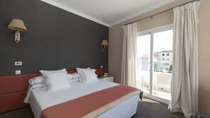 Minibar, caja fuerte, wifi gratis y ropa de cama