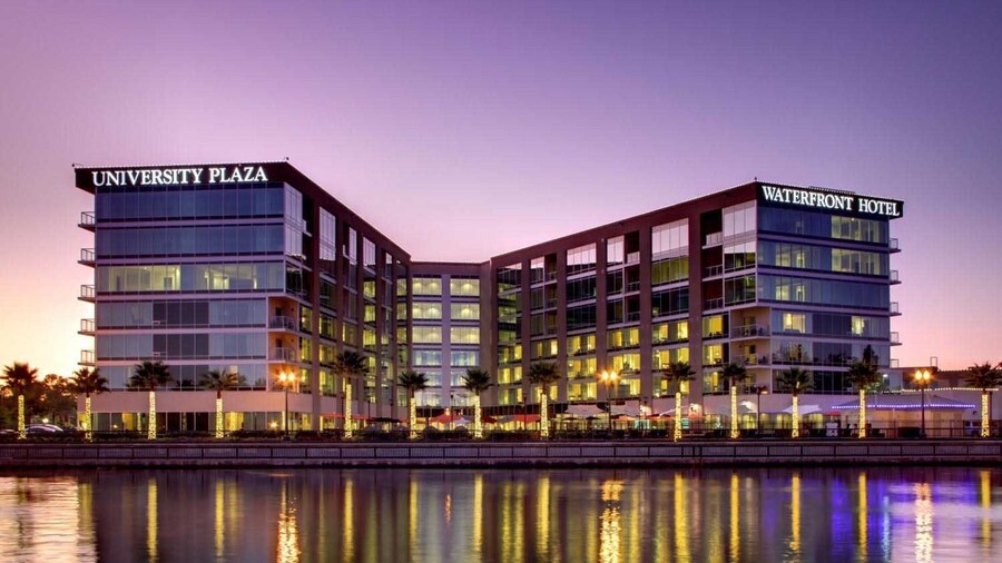 University Plaza Waterfront Hotel