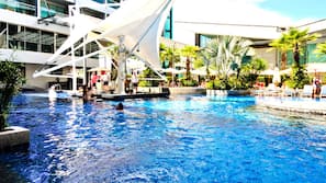 Outdoor pool, free pool cabanas, pool loungers