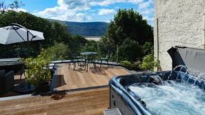 Outdoor spa bath