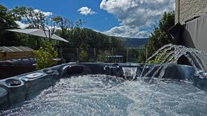 Outdoor spa bath