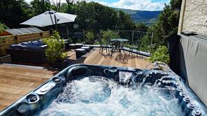 Outdoor spa bath