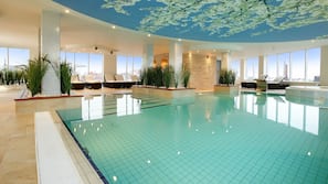Hochwertige Bettwaren, Zimmersafe, Schreibtisch, Verdunkelungsvorhänge