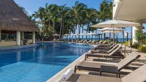 Outdoor pool, pool loungers