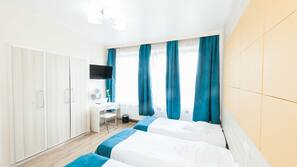 Escritorio, wifi gratis, ropa de cama
