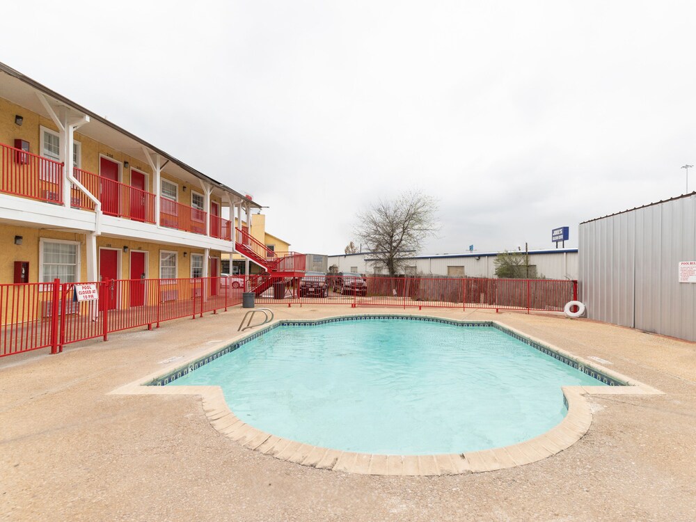 Oyo Hotel San Antonio Lackland Near Seaworld In San Antonio Hotel Rates Reviews On Orbitz