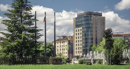 Rosslyn Central Park Hotel