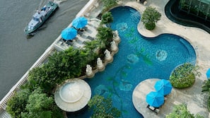 2 outdoor pools