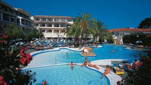 3 piscine all'aperto