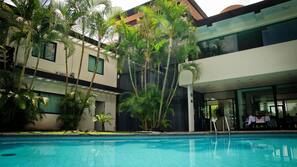 2 piscinas al aire libre