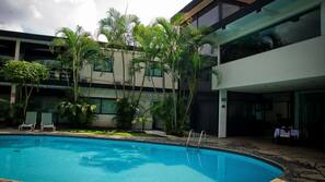 2 piscinas al aire libre