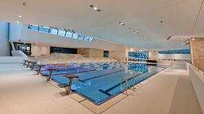 2 Innenpools, Außenpool, Sonnenschirme, Liegestühle