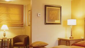 Hypo-allergenic bedding, minibar, in-room safe, desk