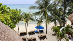 Private beach, beach umbrellas, beach towels, beach bar