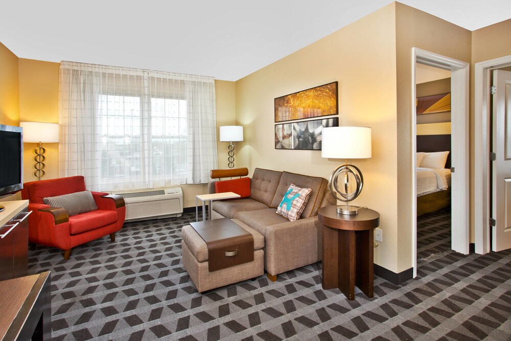 TownePlace Suites by Marriott Republic Airport Long Island