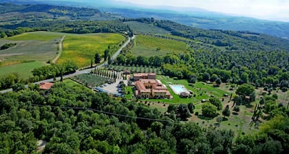 Hotel Casolare Le Terre Rosse
