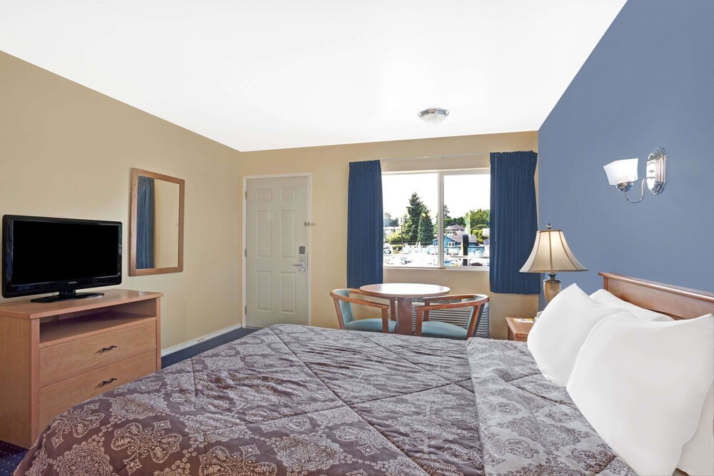 Days Inn By Wyndham Seattle North Of Downtown 2018 Room Prices 64 Exterior Featured Image Guestroom