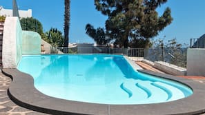 Outdoor pool, pool umbrellas, sun loungers